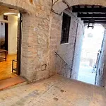 A 110 Mt Dalla Basilica E A 8 Minuti Da San Carlo Acutis - All'ombra Di San Francesco - La Nostra Forza E La Presenza Live 24-7, Myassisisuite, Piu Di Un Semplice - Mowimy Po Polsku Apartmán *