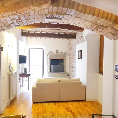 A 110 Mt Dalla Basilica E A 8 Minuti Da San Carlo Acutis - All'ombra Di San Francesco - La Nostra Forza E La Presenza Live 24-7, Myassisisuite, Piu Di Un Semplice - Mowimy Po Polsku *